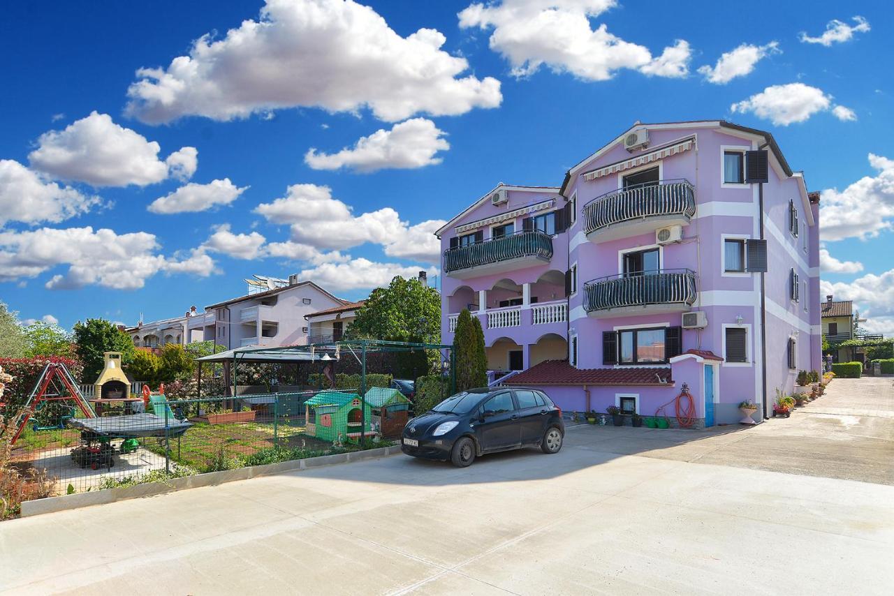 Apartments Anka 1223 Перой Екстериор снимка