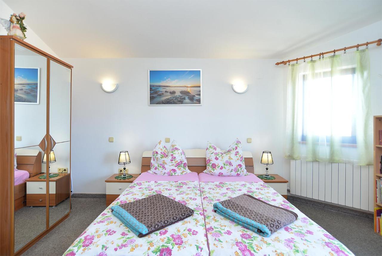 Apartments Anka 1223 Перой Екстериор снимка