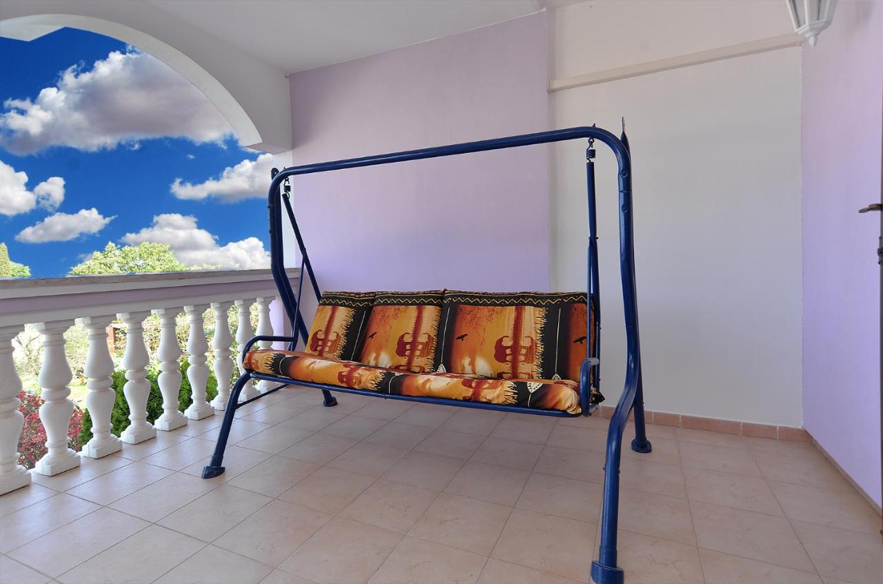 Apartments Anka 1223 Перой Екстериор снимка