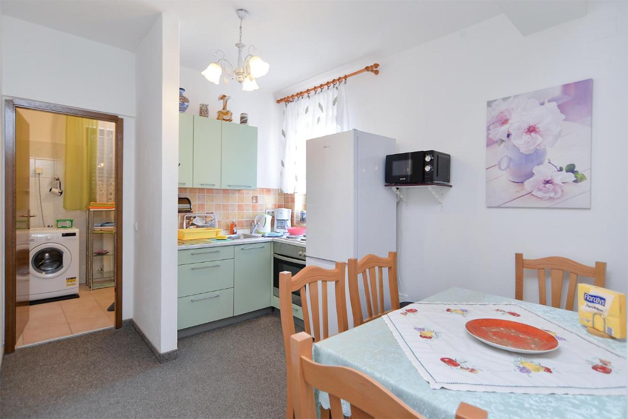 Apartments Anka 1223 Перой Екстериор снимка