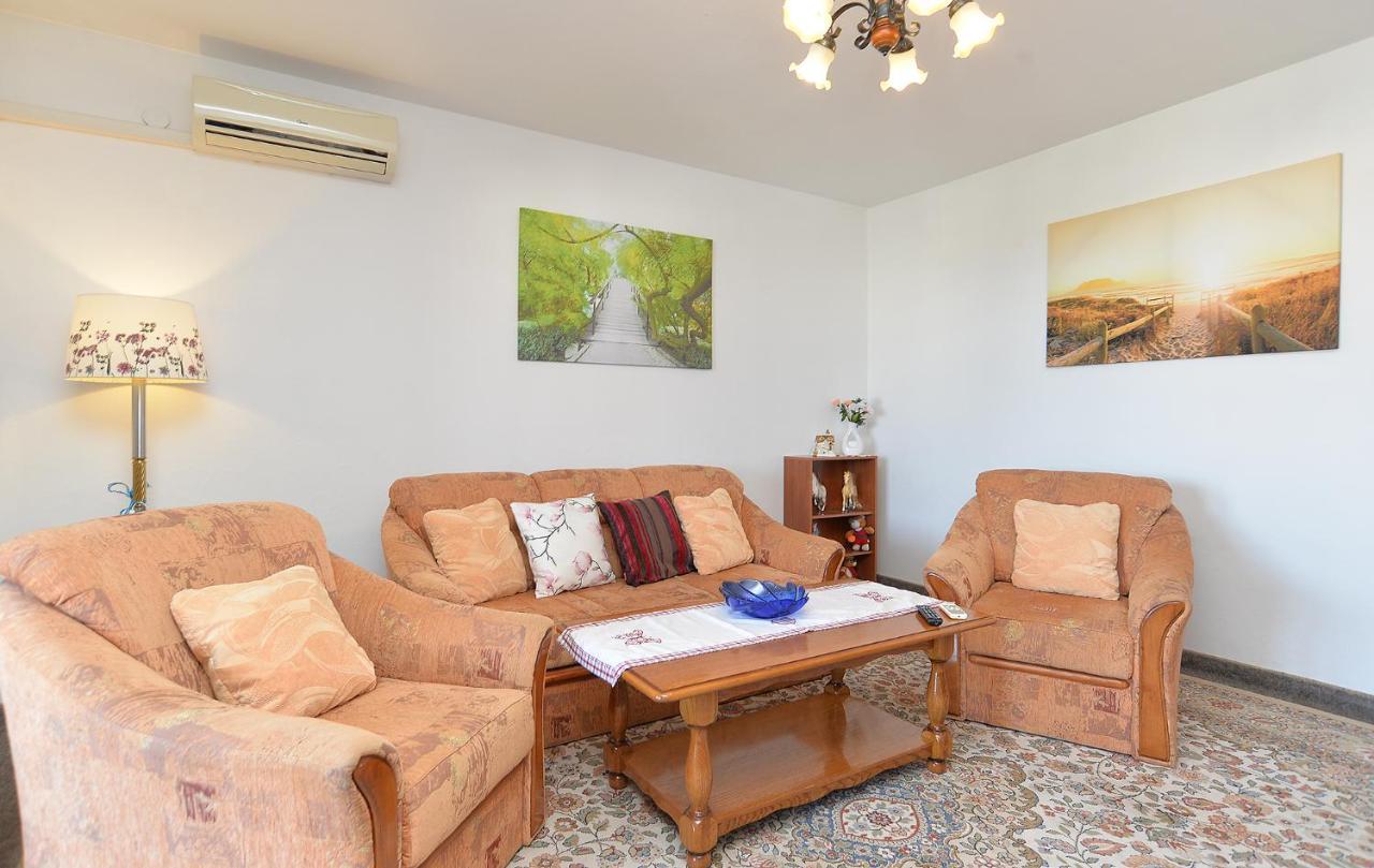 Apartments Anka 1223 Перой Екстериор снимка